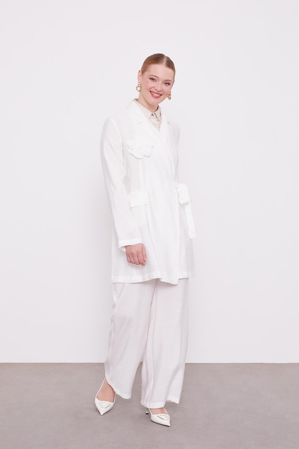 LevidorEkru Gül Broş Detaylı Ceket Takım