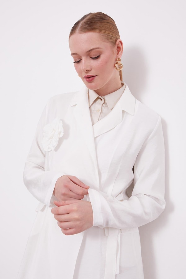 LevidorEkru Gül Broş Detaylı Ceket Takım