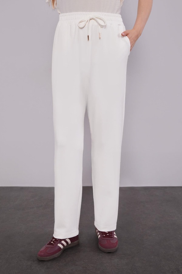 LevidorEkru Gül Detaylı Bel Büzgülü İkili Takım