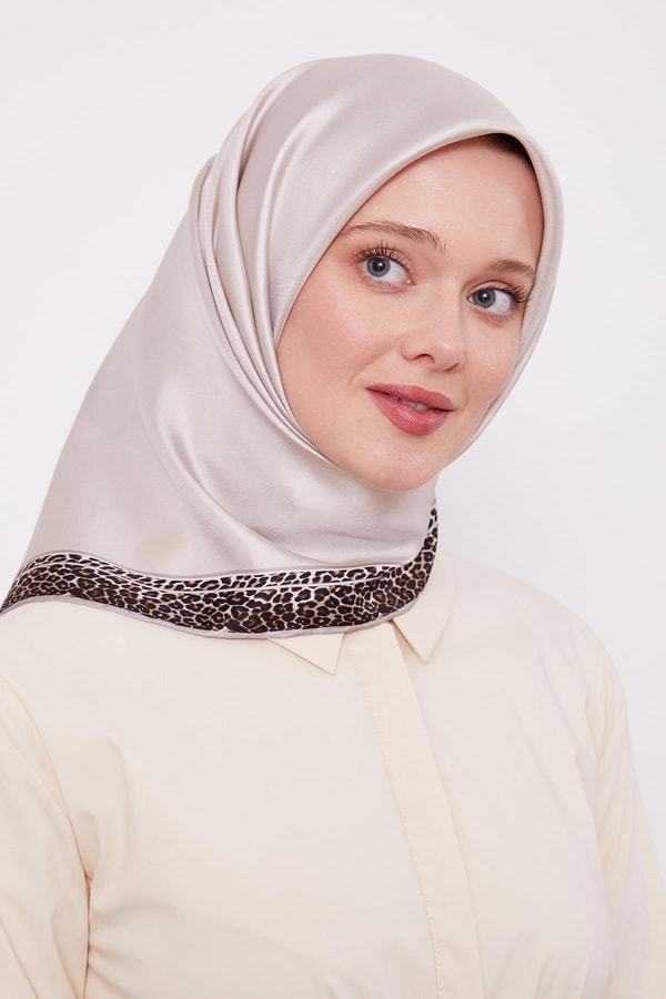 LevidorEkru Leopar Desen Twill İpek Eşarp