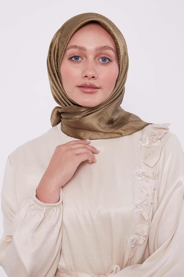 LevidorFıstık Yeşili Baklava Desen Monogram İpek Eşarp