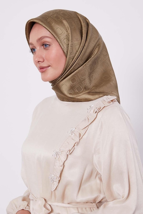 LevidorFıstık Yeşili Baklava Desen Monogram İpek Eşarp