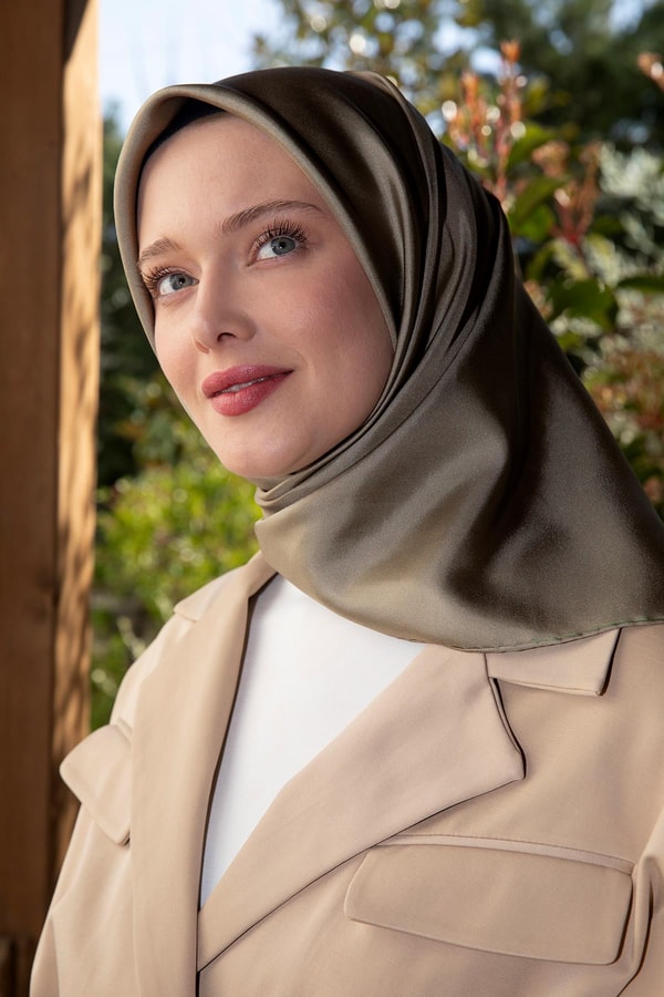 LevidorFıstık Yeşili Çift Taraflı Twill İpek Eşarp