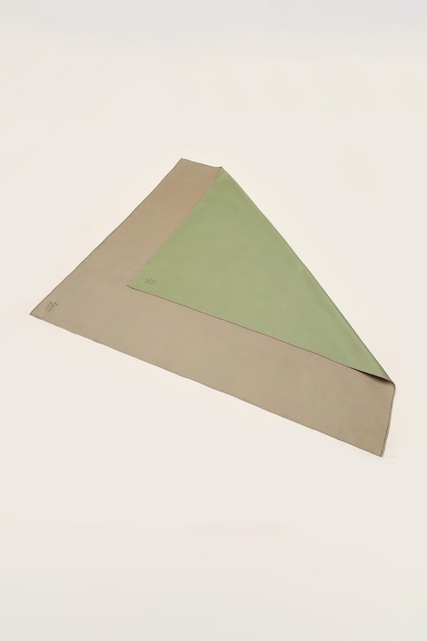 LevidorFıstık Yeşili Çift Taraflı Twill İpek Eşarp