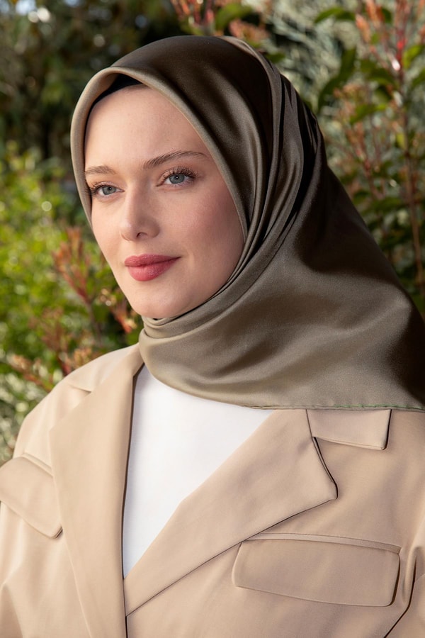 LevidorFıstık Yeşili Çift Taraflı Twill İpek Eşarp