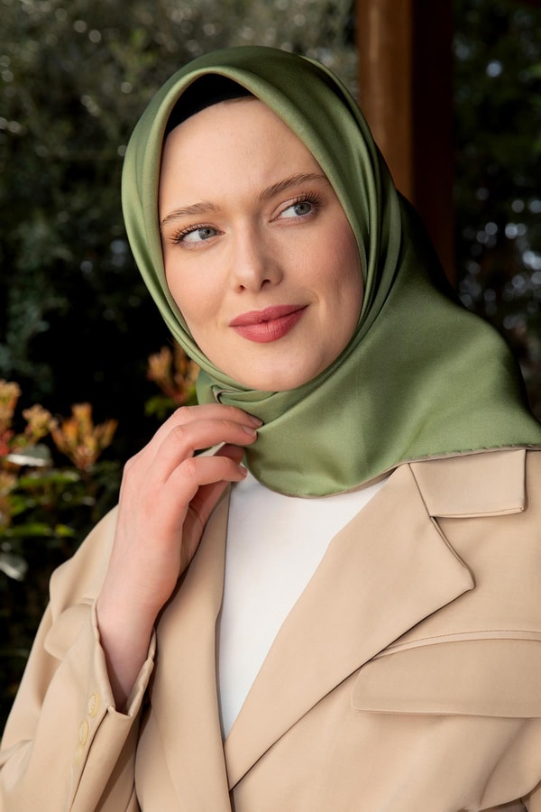 LevidorFıstık Yeşili Çift Taraflı Twill İpek Eşarp
