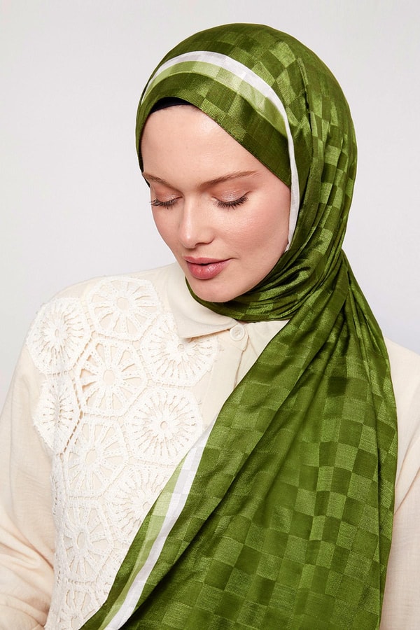 LevidorFıstık Yeşili Çizgili Dama Desen Monogram Şal