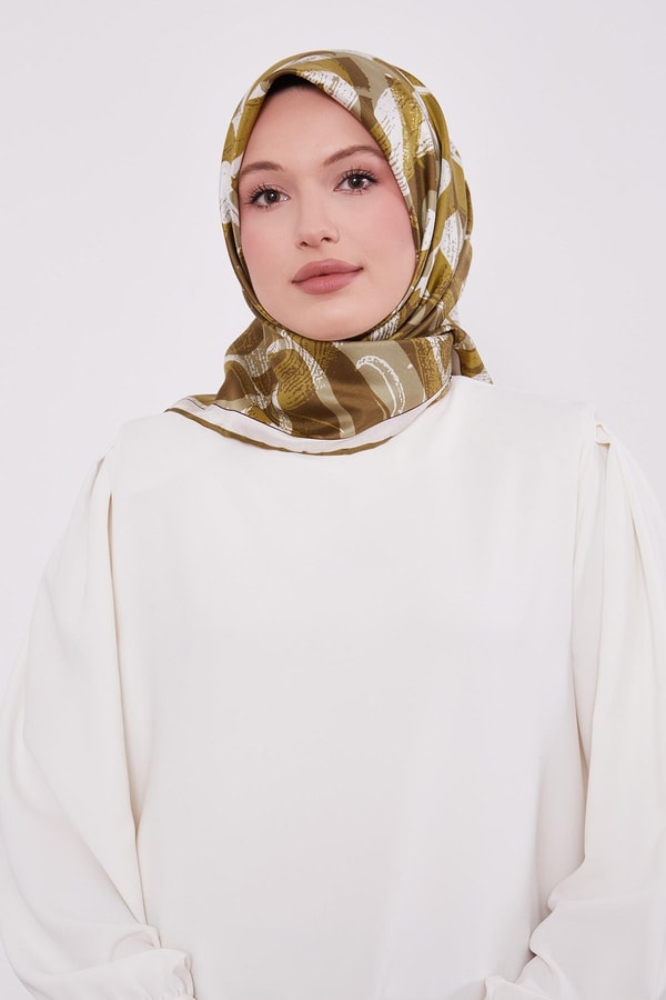 LevidorFıstık Yeşili Harf Baskılı Twill İpek Eşarp