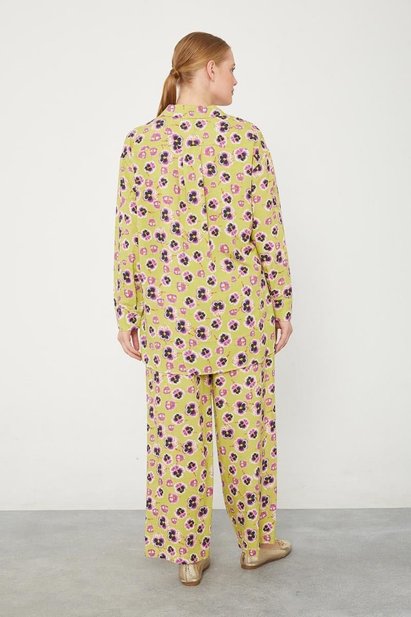 LevidorFıstık Yeşili Menekşe Desenli Alt- Üst Takım