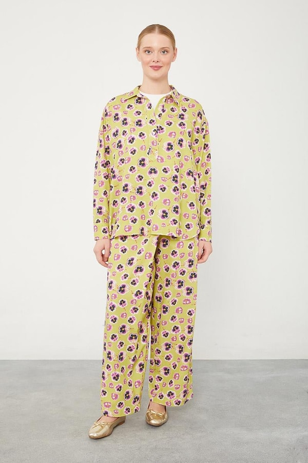 LevidorFıstık Yeşili Menekşe Desenli Alt- Üst Takım