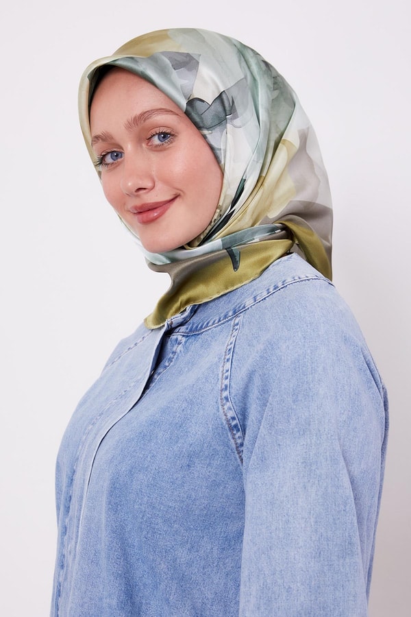 LevidorFıstık Yeşili Soft Çiçek Desen Sura İpek Eşarp