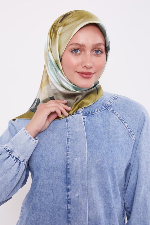 LevidorFıstık Yeşili Soft Çiçek Desen Sura İpek Eşarp