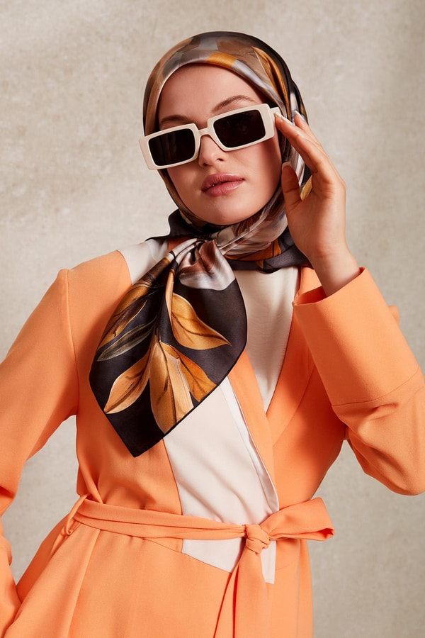LevidorFüme Çiçek Desenli Twill İpek Eşarp