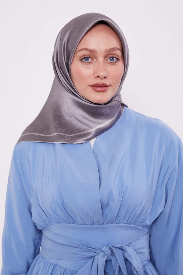 LevidorFüme Petek Desen Monogram İpek Eşarp