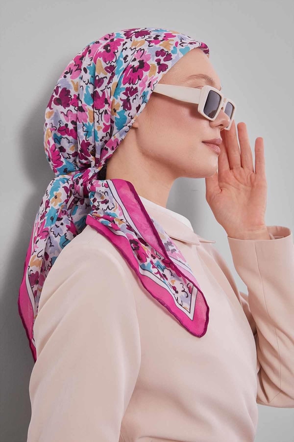 LevidorFuşya Karışık Çiçek Desen Soft Eşarp