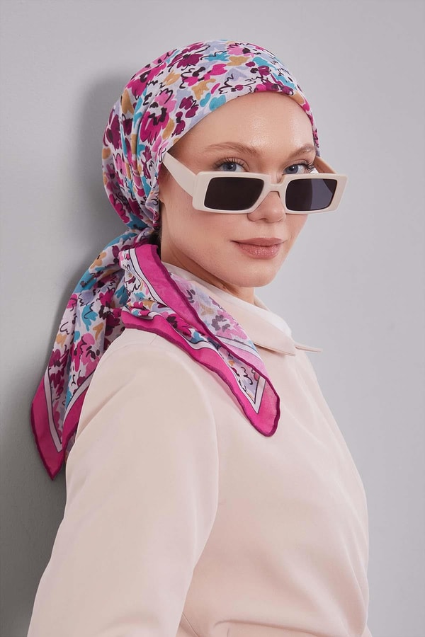 LevidorFuşya Karışık Çiçek Desen Soft Eşarp