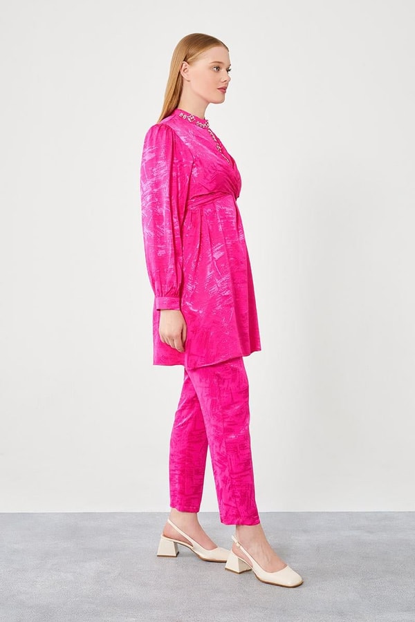 LevidorFuşya Yaka İşlemeli Jakarlı Kumaş Pantolon Takım