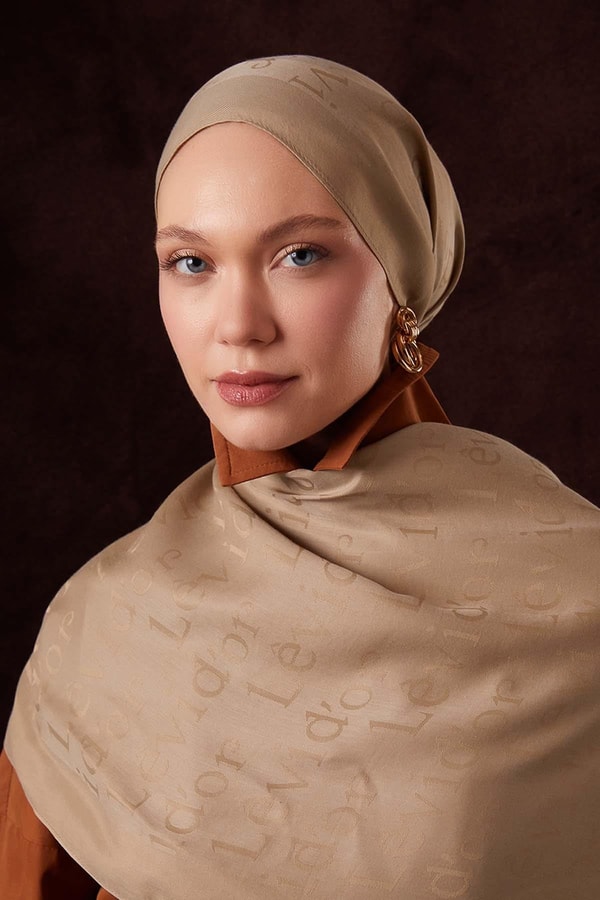 LevidorGold Yazı Baskılı Naia Jakar Şal