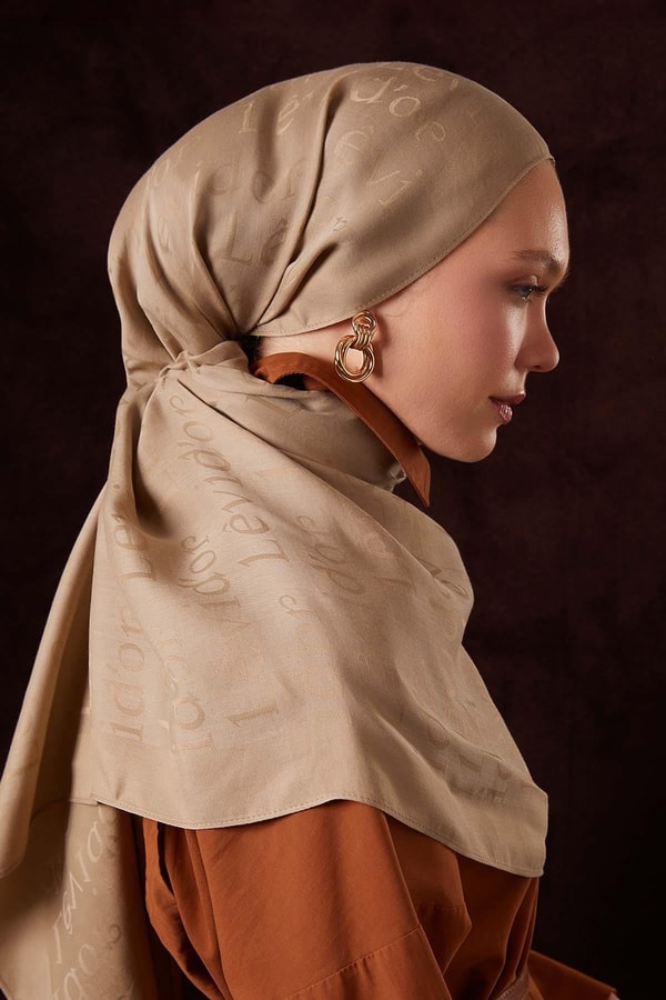 LevidorGold Yazı Baskılı Naia Jakar Şal