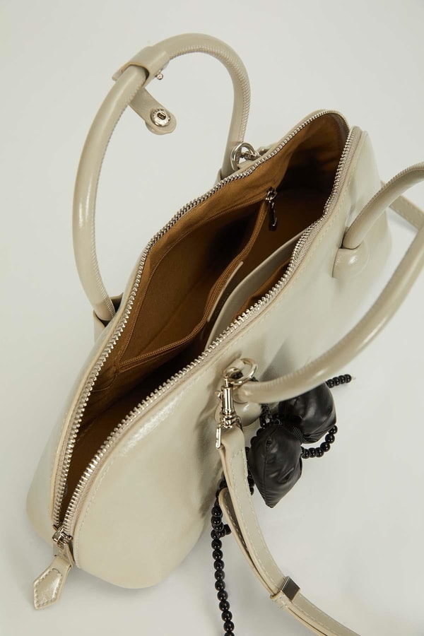 LevidorGri Charm Detaylı Baget Çanta