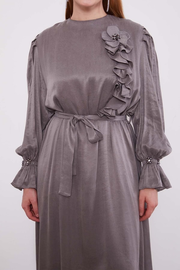 LevidorGri Çiçek Aksesuarlı Cupra Elbise