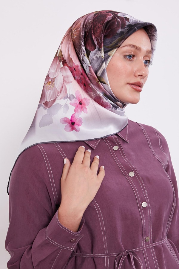 LevidorGri Çiçek Desen Sura İpek Eşarp