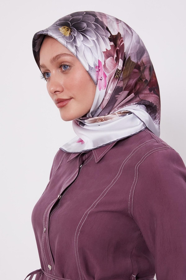 LevidorGri Çiçek Desen Sura İpek Eşarp