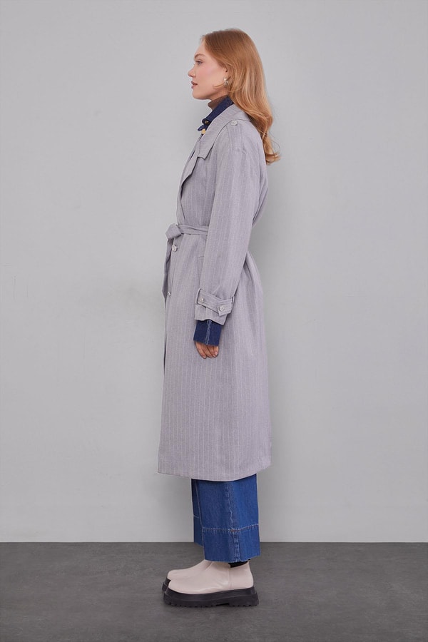 LevidorGri Çizgili Desen Kuşak Kapamalı Trençkot