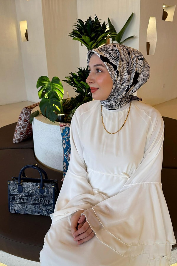 LevidorGri Çizim Etnik Desen Twill İpek Eşarp