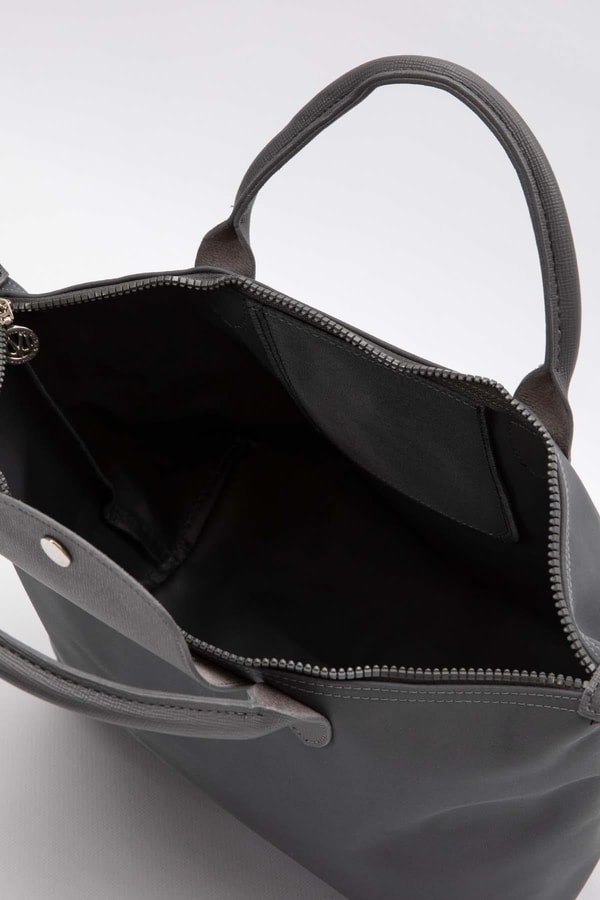 LevidorGri Deri Kapak Aksesuarlı Omuz Çantası