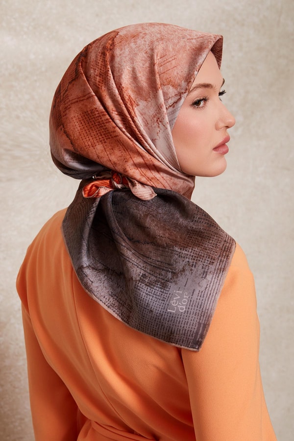 LevidorGri Desenli Twill İpek Eşarp