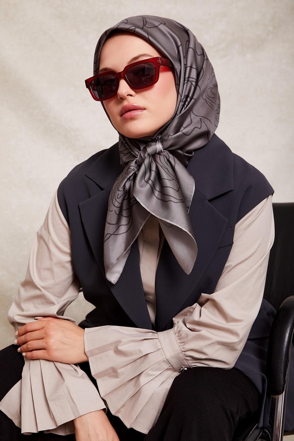 LevidorGri Gül Desen Twill İpek Eşarp