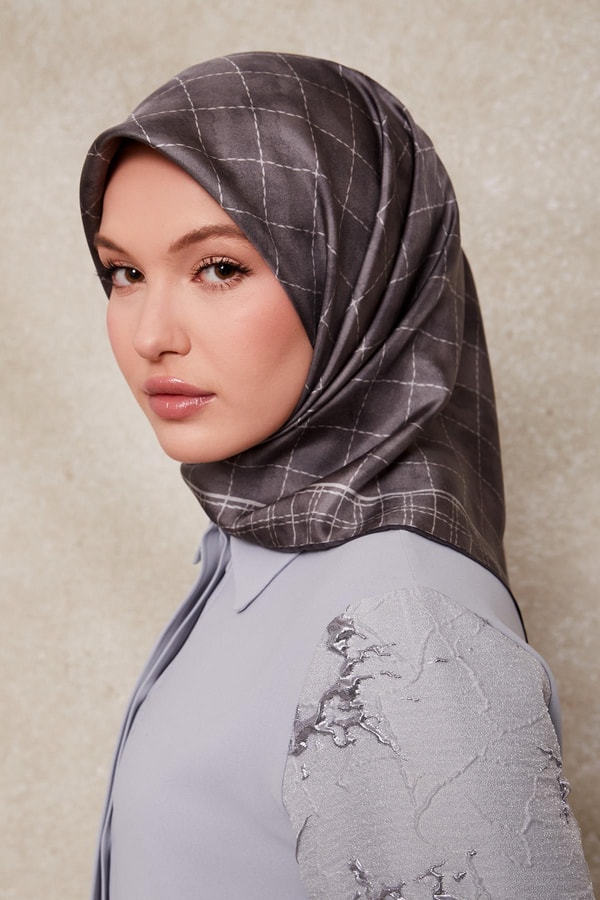 LevidorGri Kareli Twill İpek Eşarp