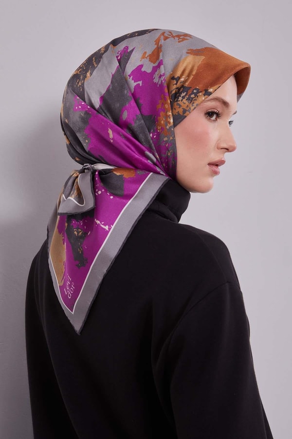LevidorGri Karma Desenli Twill İpek Eşarp