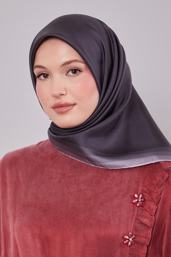 LevidorGri Kenar Bordürlü Twill İpek Eşarp