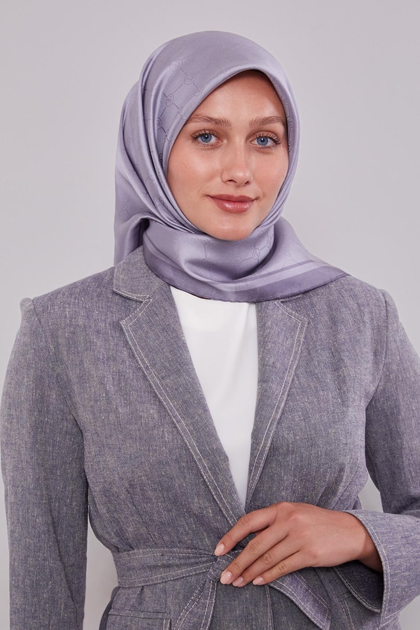 LevidorGri Kenar Şeritli Monogram İpek Eşarp