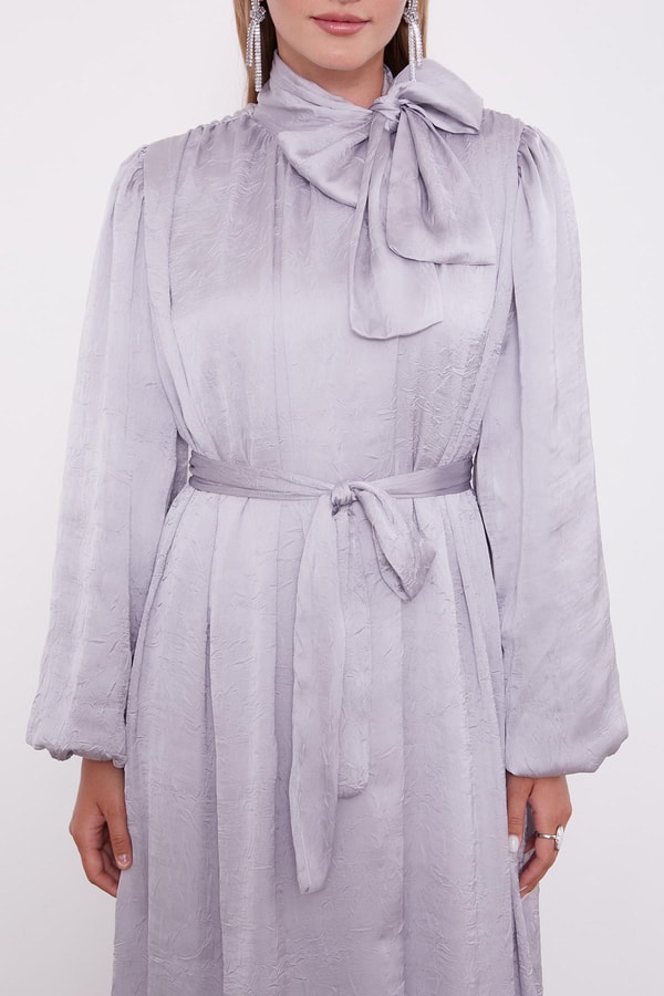 LevidorGri Kuşak Detaylı Saten Kraş Elbise