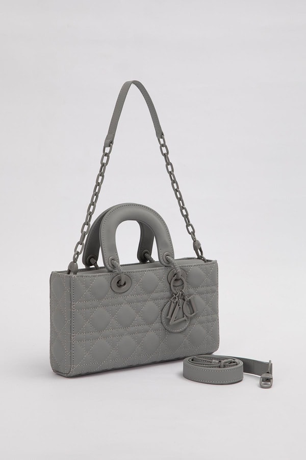 LevidorGri Logo Aksesuar Zincirli Omuz Çantası