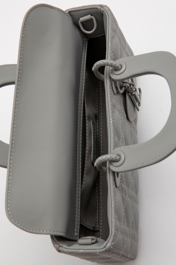 LevidorGri Logo Aksesuar Zincirli Omuz Çantası