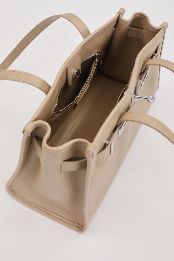 LevidorGri Metal Kilit Charmlı Omuz Çantası