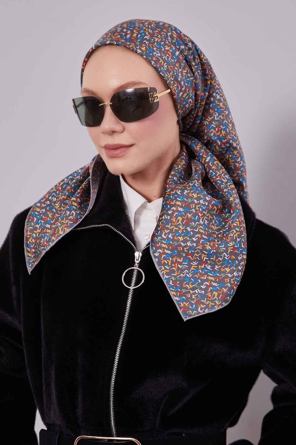 LevidorGri Mini Yazı Detay Twill İpek Eşarp