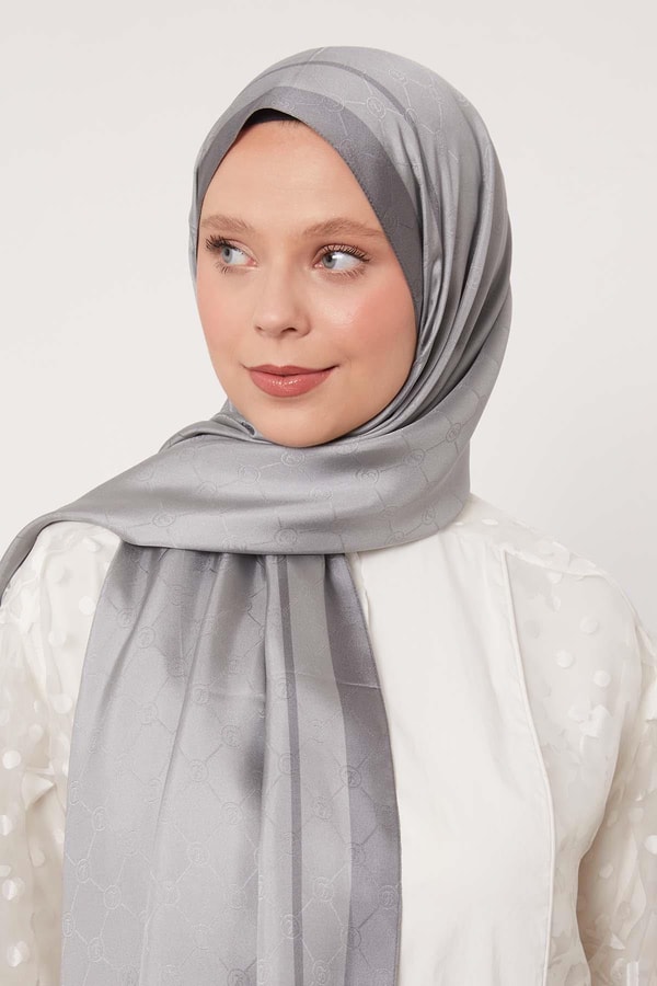 LevidorGri Şerit Detay Monogram İpek Şal