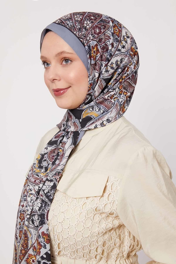 LevidorGri Soyut Çiçek Desen Love Şal