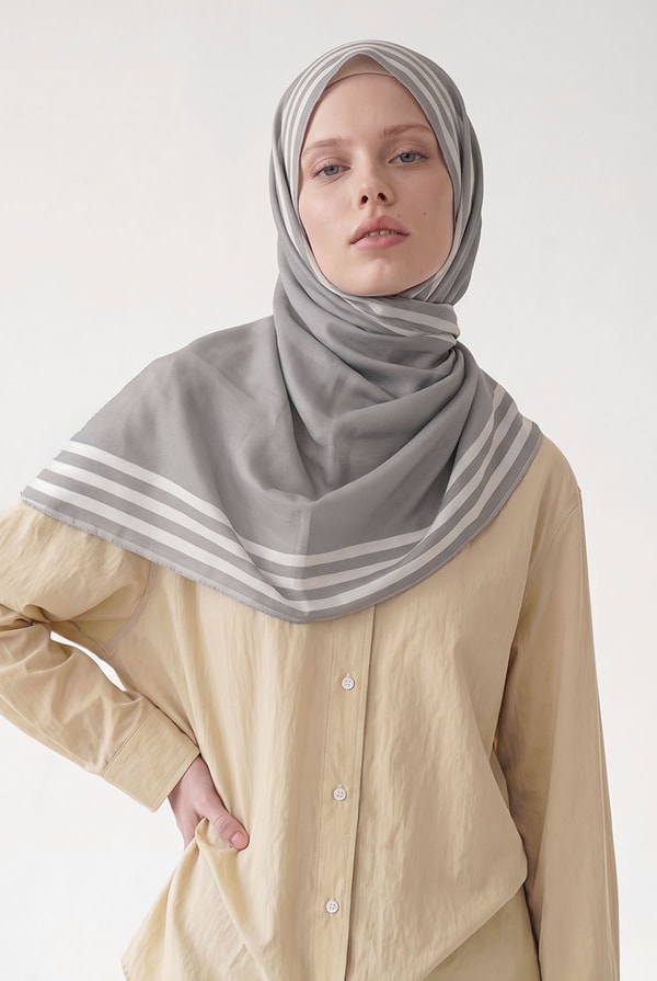LevidorGri Üç Çizgi Detaylı Twill İpek Eşarp