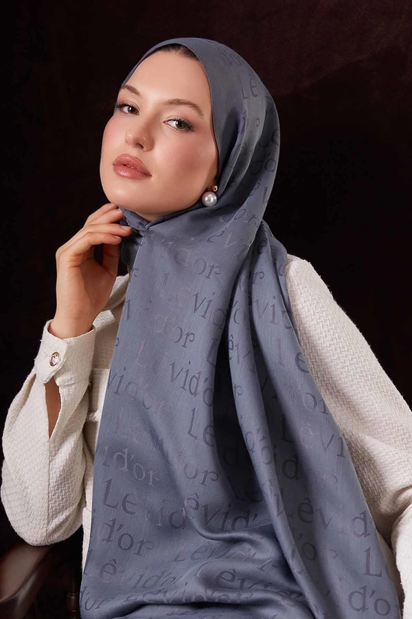 LevidorGri Yazı Baskılı Naia Jakar Şal