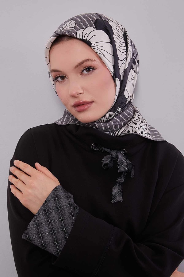 LevidorGri Zambak Çiçek Desen Twill İpek Eşarp
