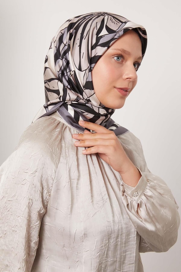 LevidorGri Zambak Desen Twill İpek Eşarp