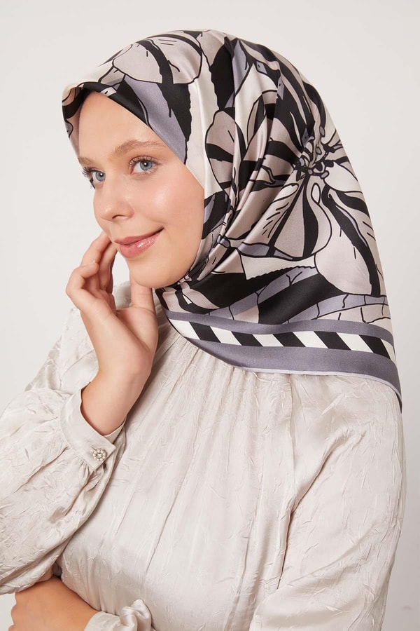 LevidorGri Zambak Desen Twill İpek Eşarp