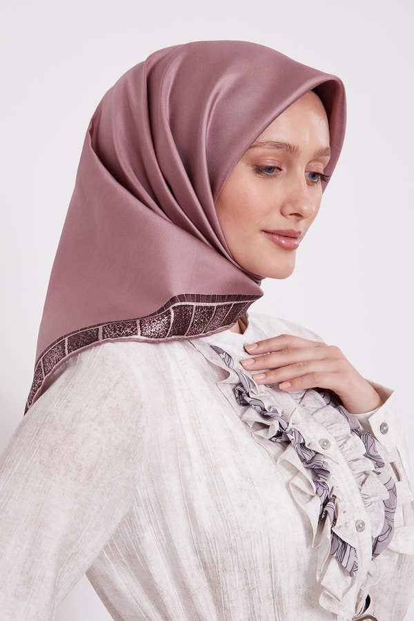 LevidorGül Kurusu Kenar Leopar Twill İpek Eşarp