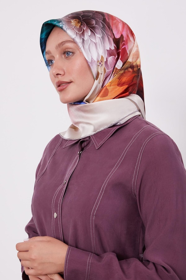 LevidorGümüş Çiçek Desen Sura İpek Eşarp